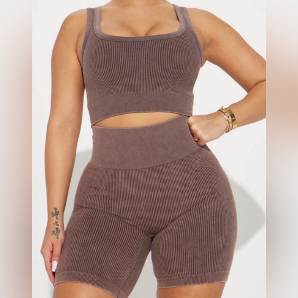 Brown Lounge Set with Bra and Biker Shorts - Size L